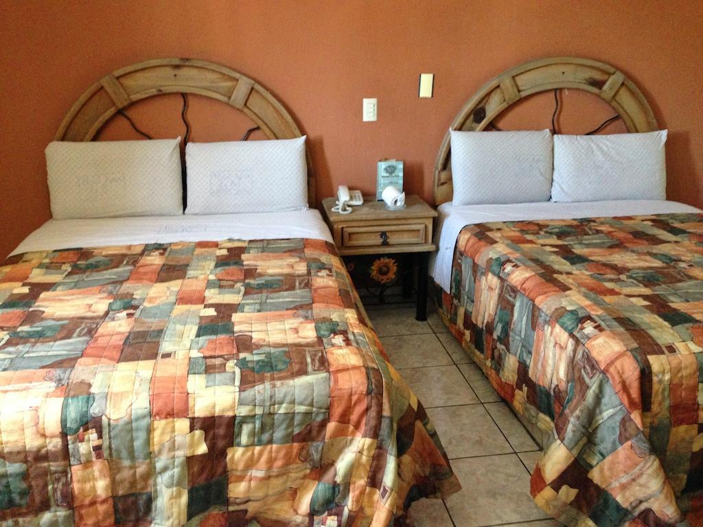 Hotel La Paz Guadalajara Ruang foto