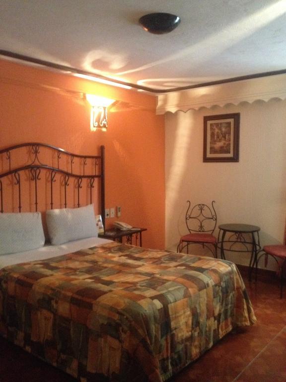 Hotel La Paz Guadalajara Ruang foto
